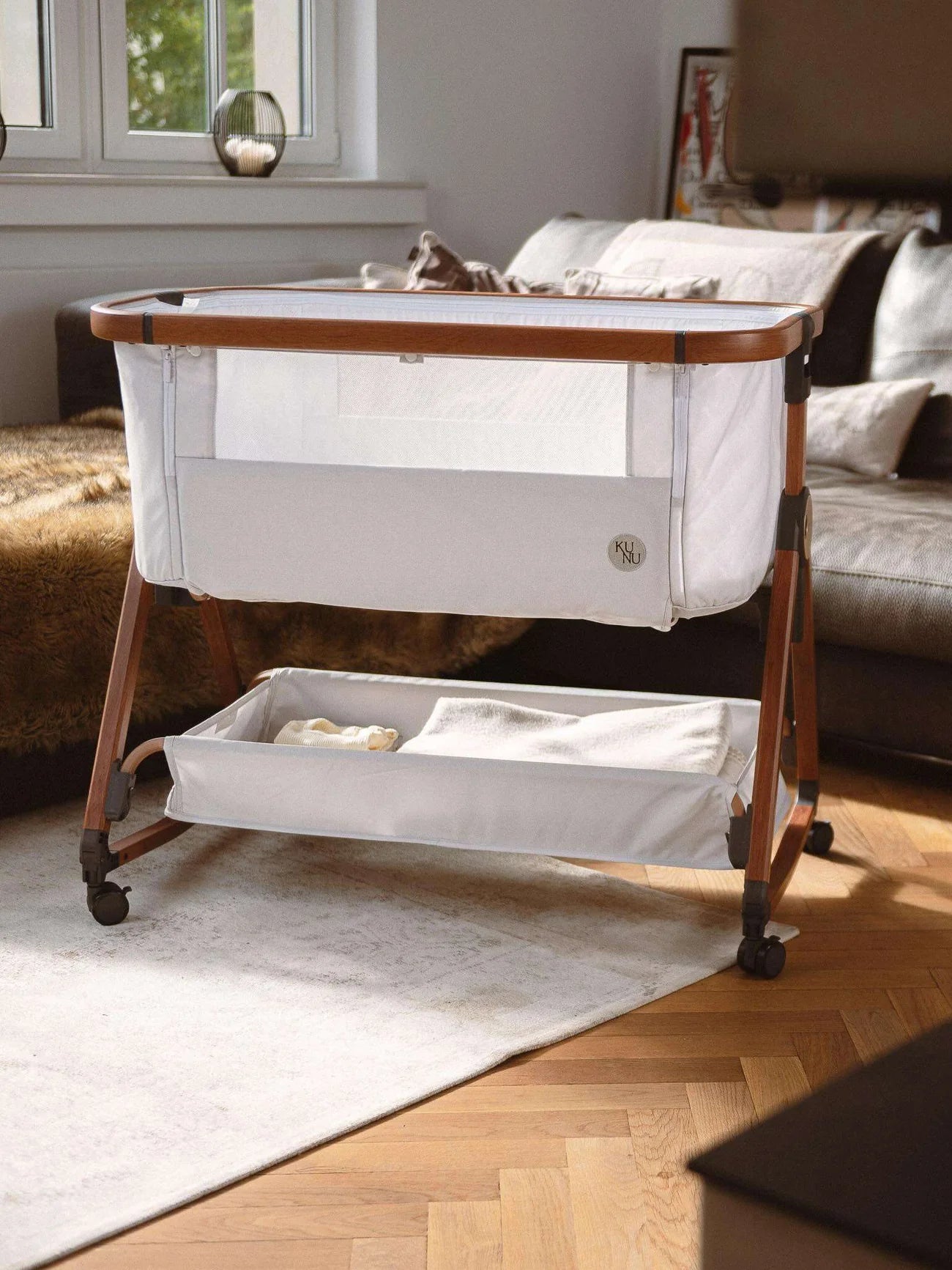 Versatile 4-in-1 Baby Crib – Bassinet, Travel & Day Bed with Mosquito Net
